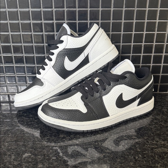 Nike Air Jordan 1 Low SE - Picture 8 of 15